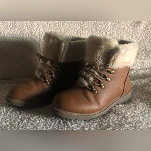 Girls Adrienne Vittadini boots sz 2